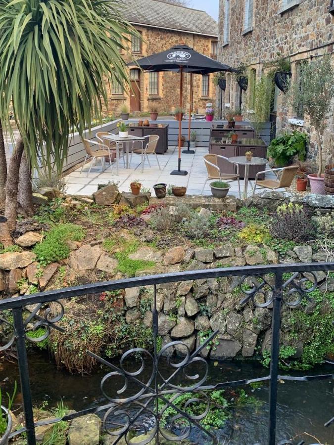 Dolphin Hotel Bovey Tracey Buitenkant foto